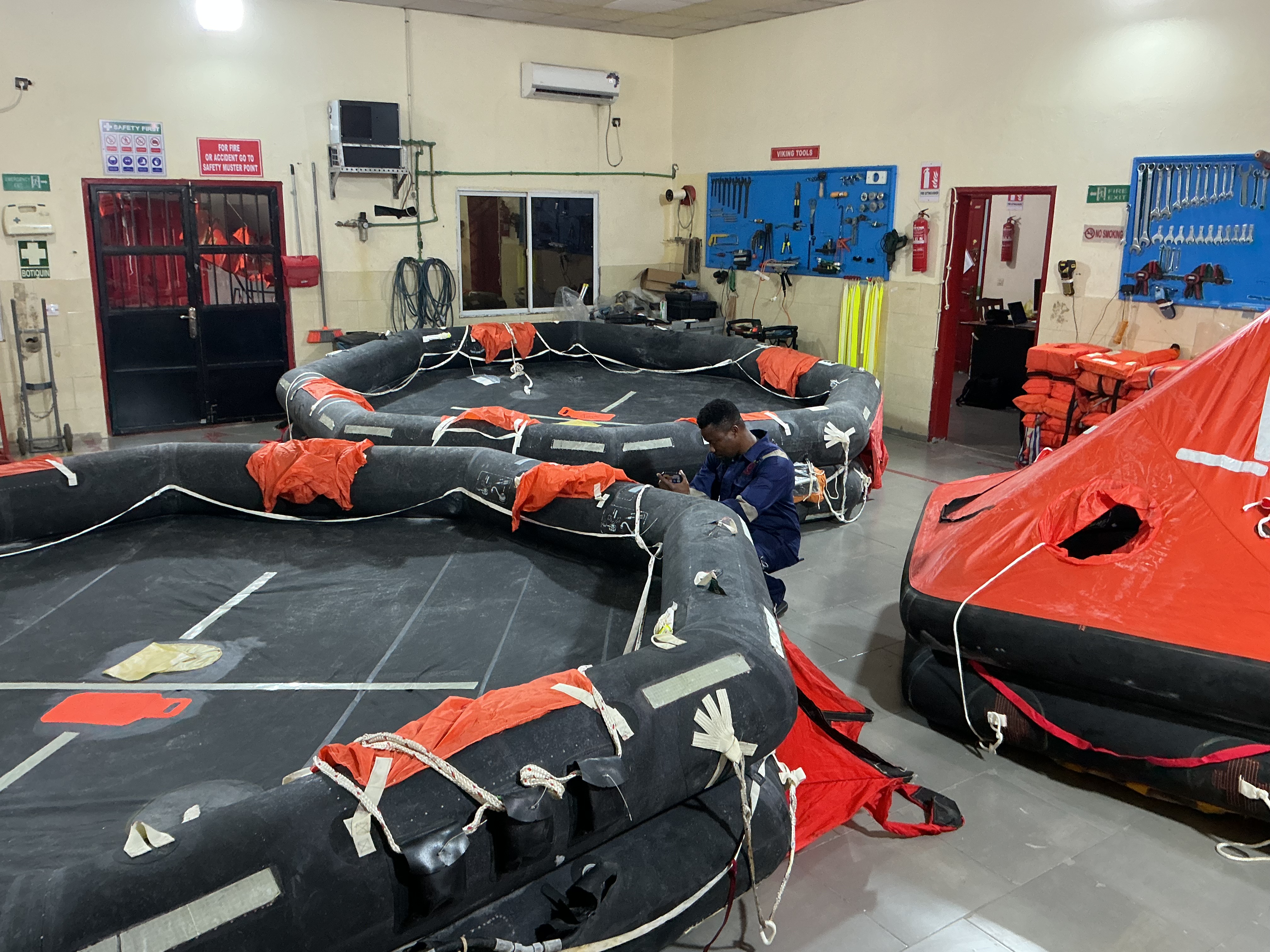 Liferaft Inspection and Service of Viking HSC 25 persons and RFD MKIV 10 persons